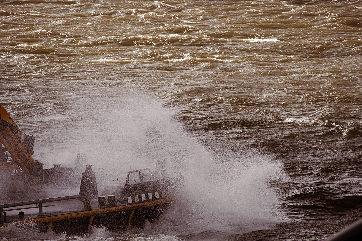 Sturm und starke Wellen - Blick von der Erasmusbrücke, Rotterdam